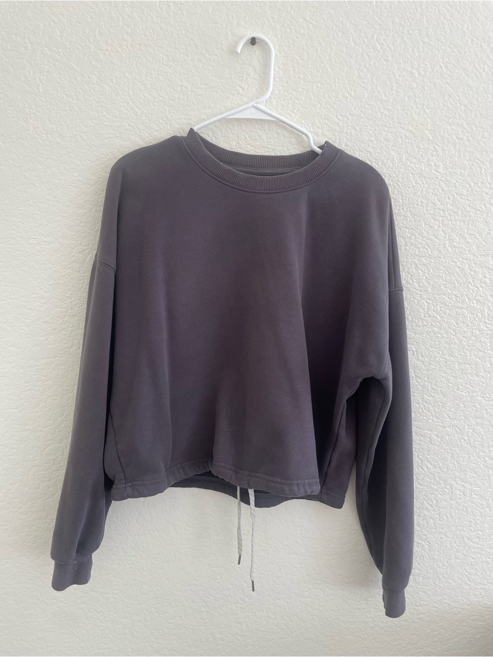 Vuori tie front crewneck